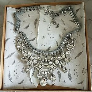 Statement necklace New with box !
